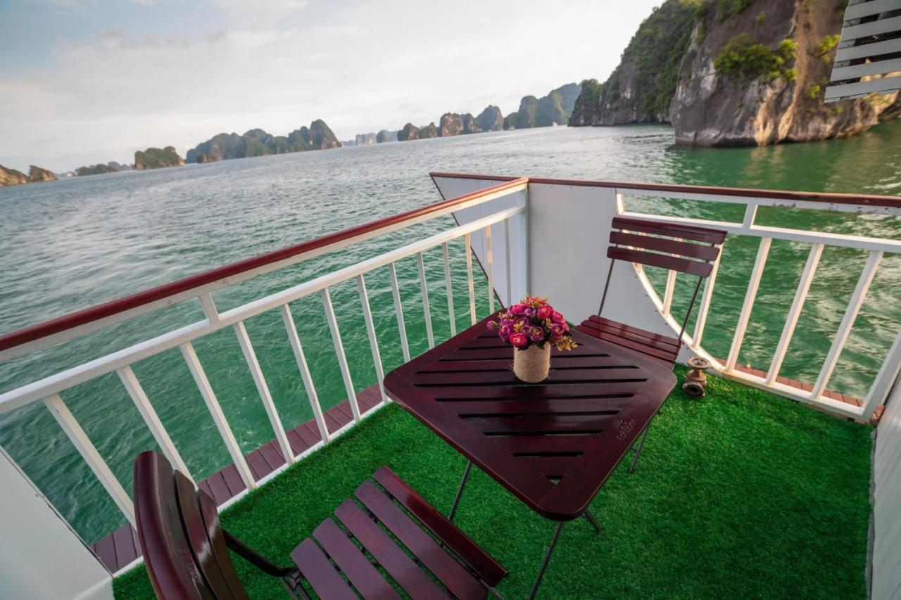 Charm Boutique Cruise Hotel Ha Long Bagian luar foto