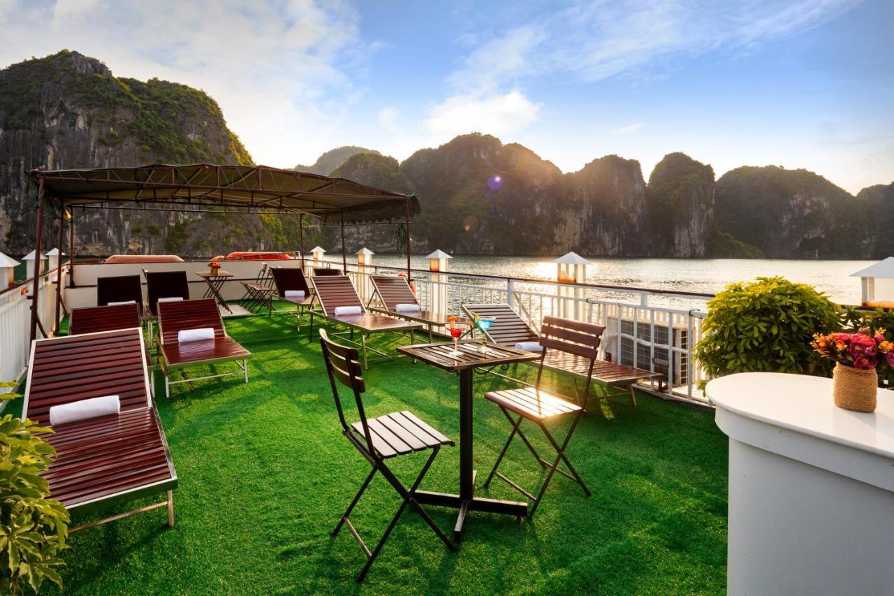 Charm Boutique Cruise Hotel Ha Long Bagian luar foto