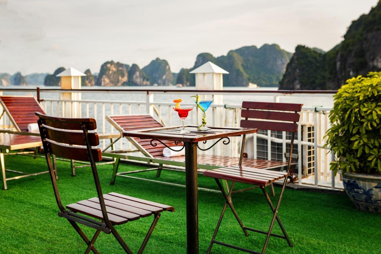 Charm Boutique Cruise Hotel Ha Long Bagian luar foto