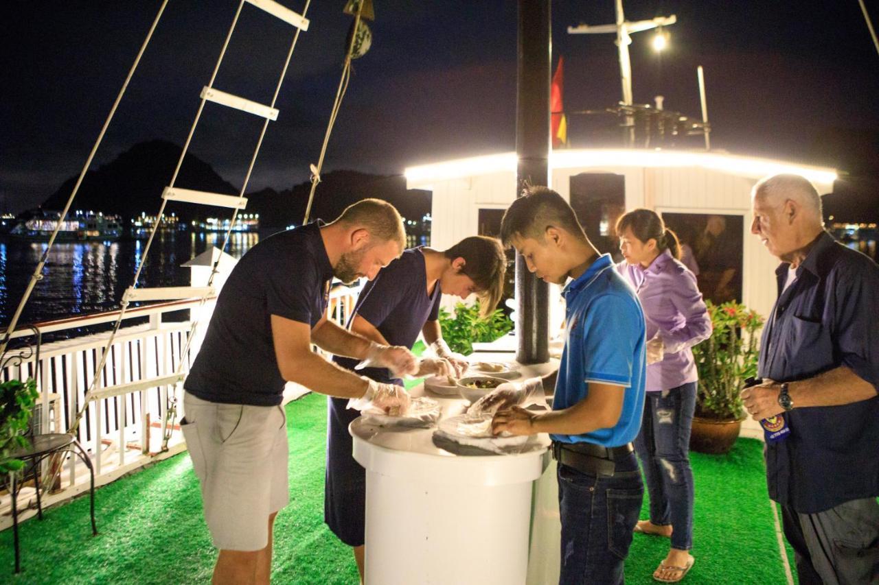 Charm Boutique Cruise Hotel Ha Long Bagian luar foto