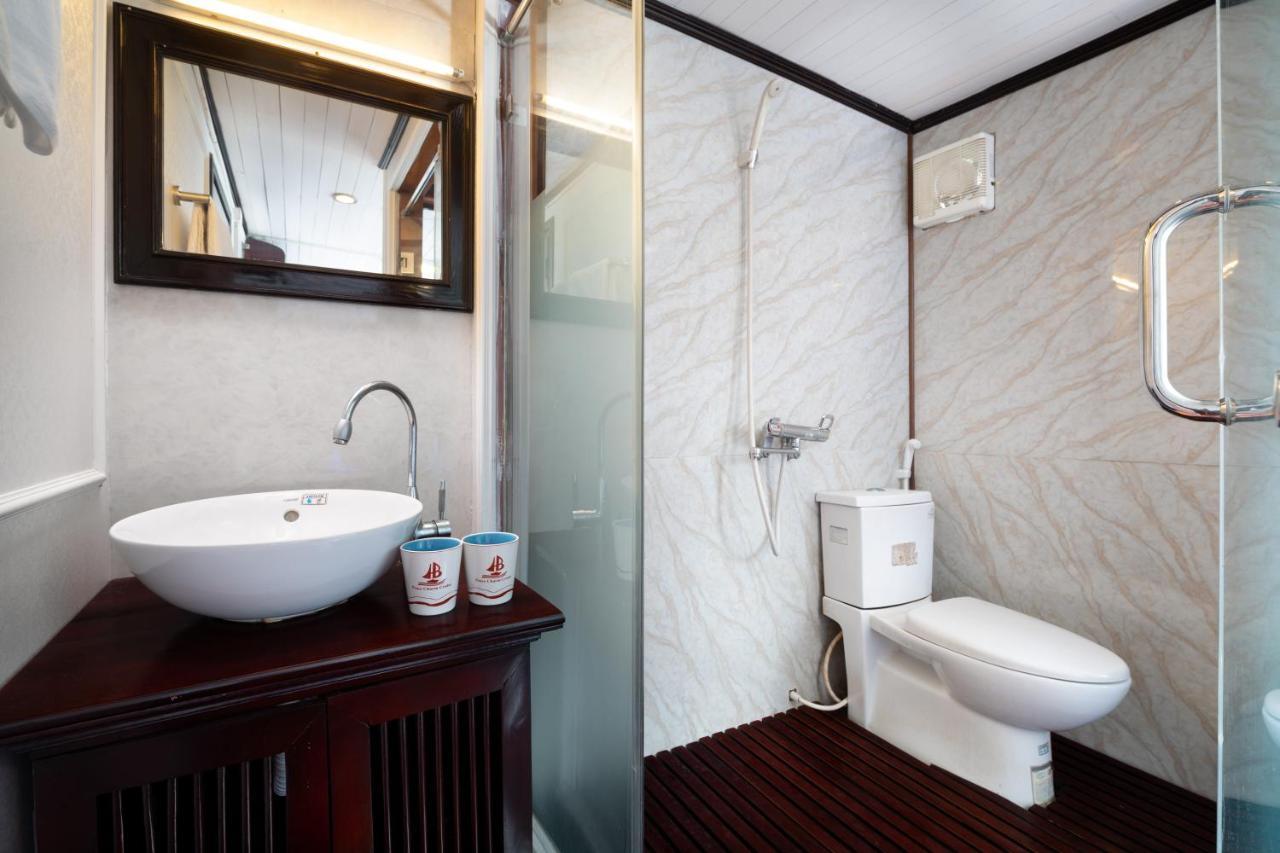 Charm Boutique Cruise Hotel Ha Long Bagian luar foto