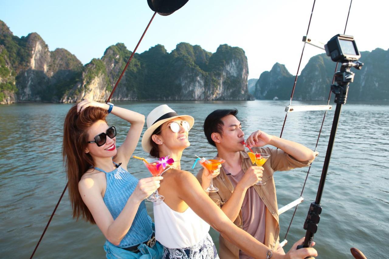 Charm Boutique Cruise Hotel Ha Long Bagian luar foto