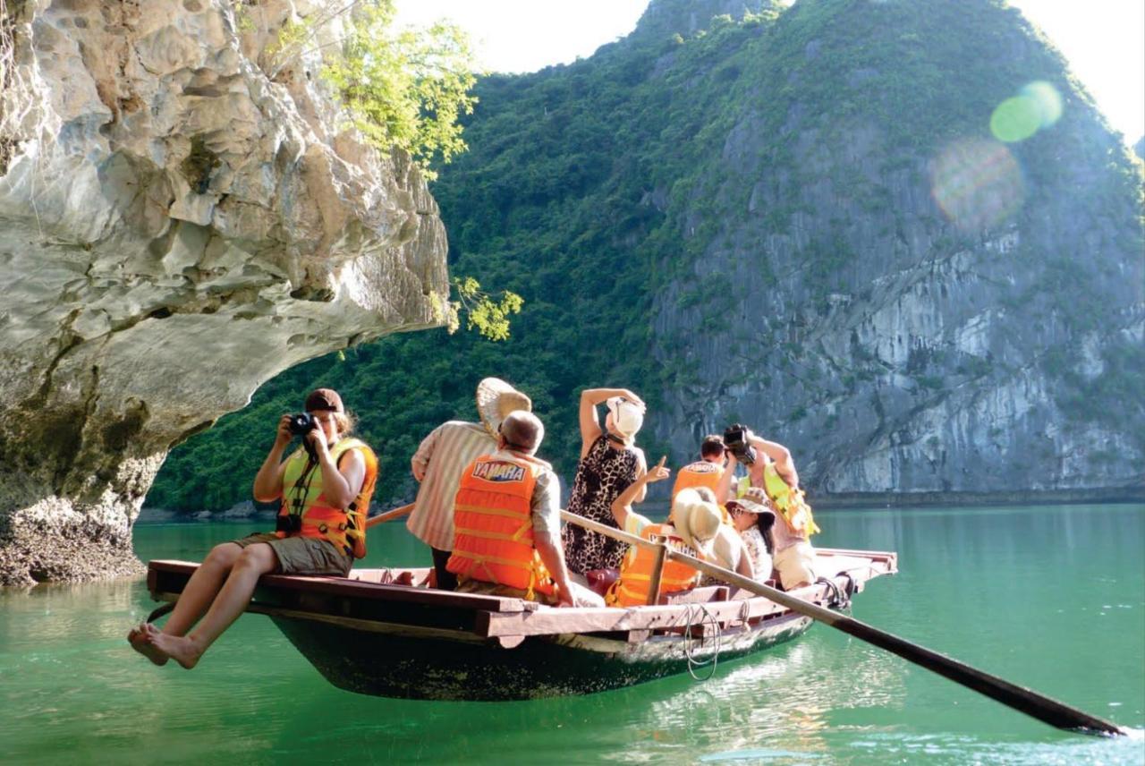 Charm Boutique Cruise Hotel Ha Long Bagian luar foto