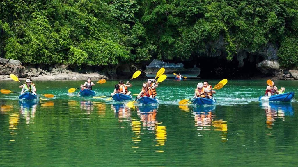 Charm Boutique Cruise Hotel Ha Long Bagian luar foto